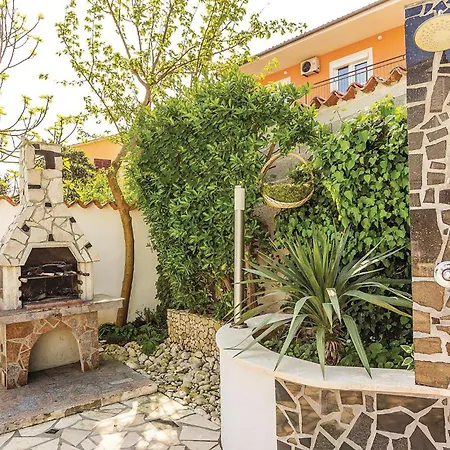 Apartment 1 Bedroom Gorgeous In