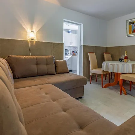 1 Bedroom Gorgeous In Apartment *